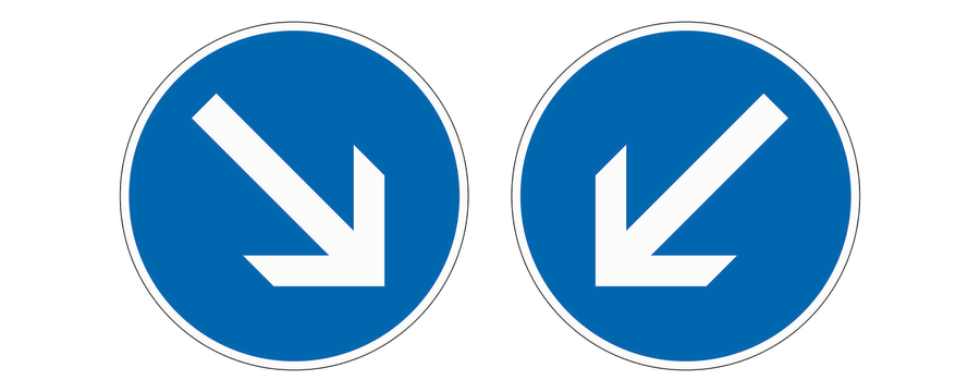 Zwei blaue runde Schilder mit schrägen Pfeilen, links nach rechts unten, rechts nach links unten.