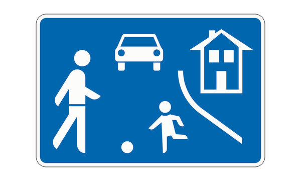 Blaues rechteckiges Zeichen mit spielendem Kind, Fußgänger, Auto und Haus.