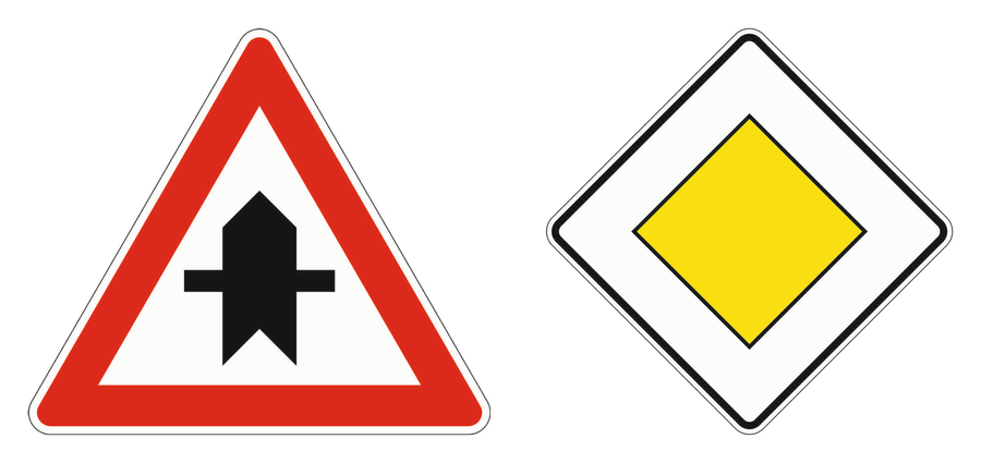 Die Zeichen „Vorfahrt“ und „Vorfahrtstraße“ nebeneinander