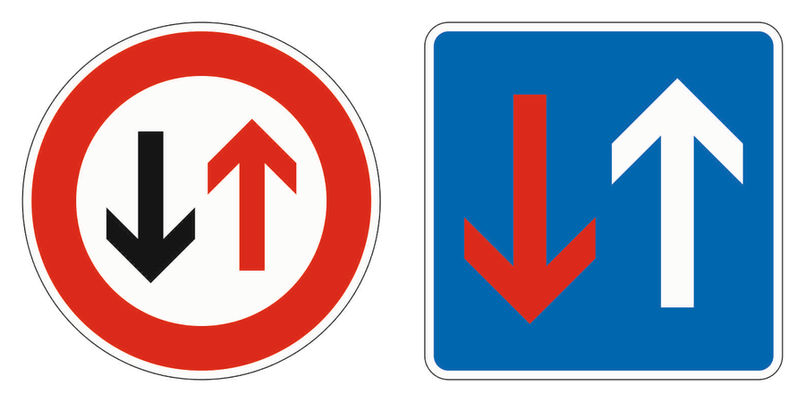 Die Zeichen „Vorrang des Gegenverkehrs“ und „Vorrang vor dem Gegenverkehr“ nebeneinander